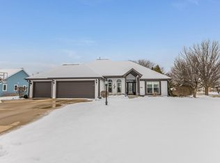 231 Mourning Dove Ln, Racine, WI 53406
