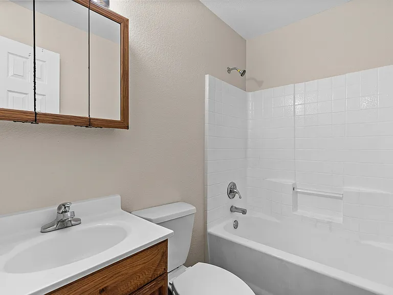 217 E East Craven Ave — Photo 10