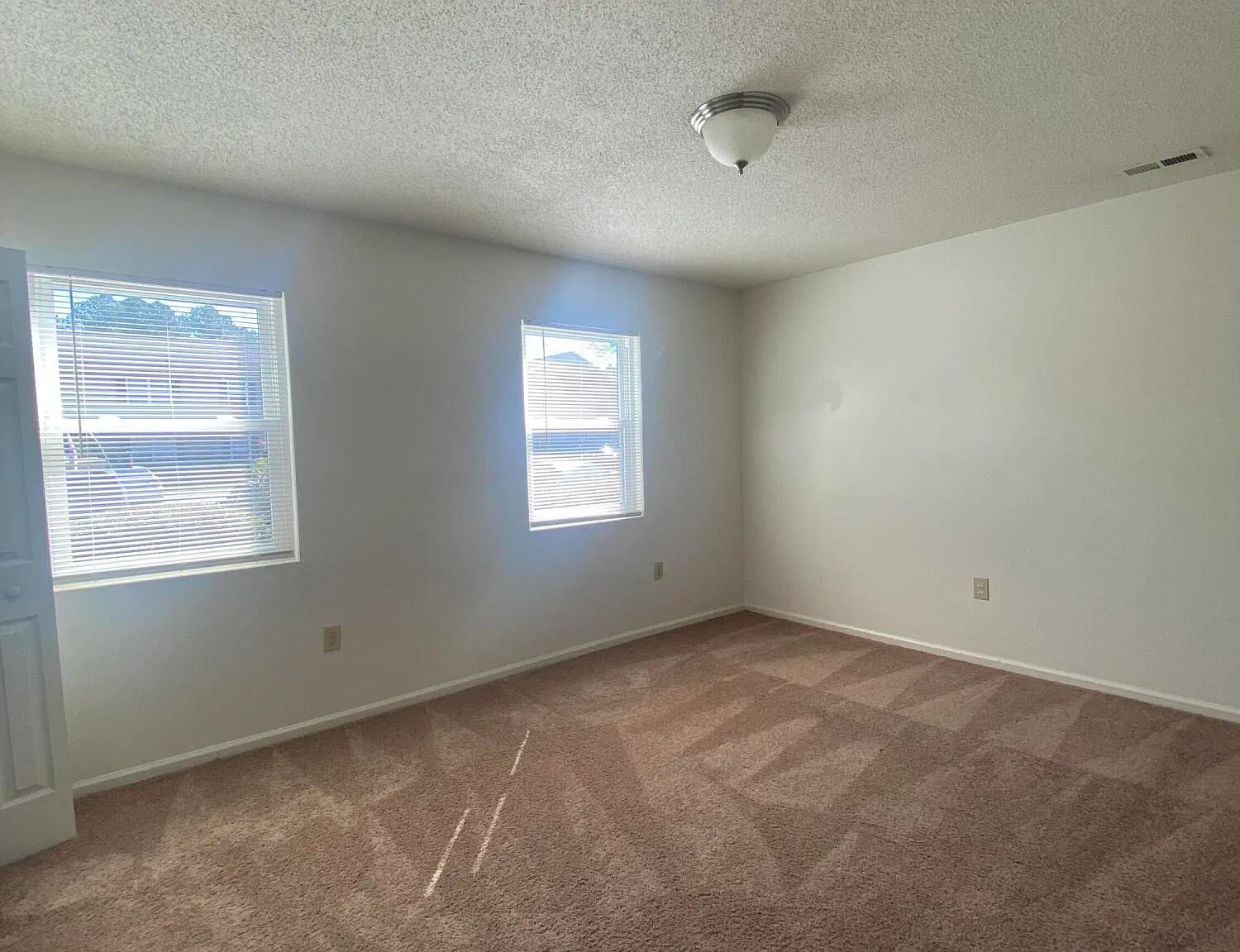 1 bed, 1.0 bath, $825 — Photo 3