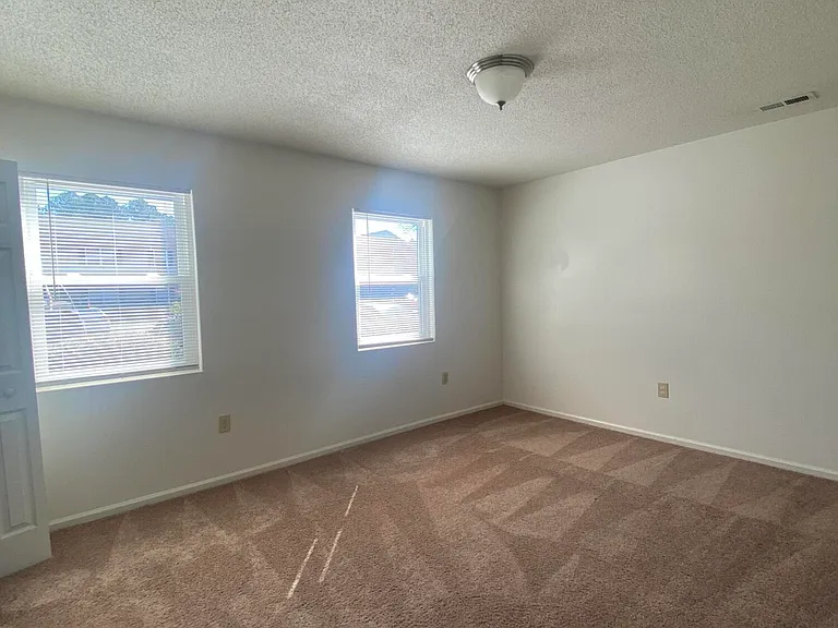251 Cordell Cir — Photo 3
