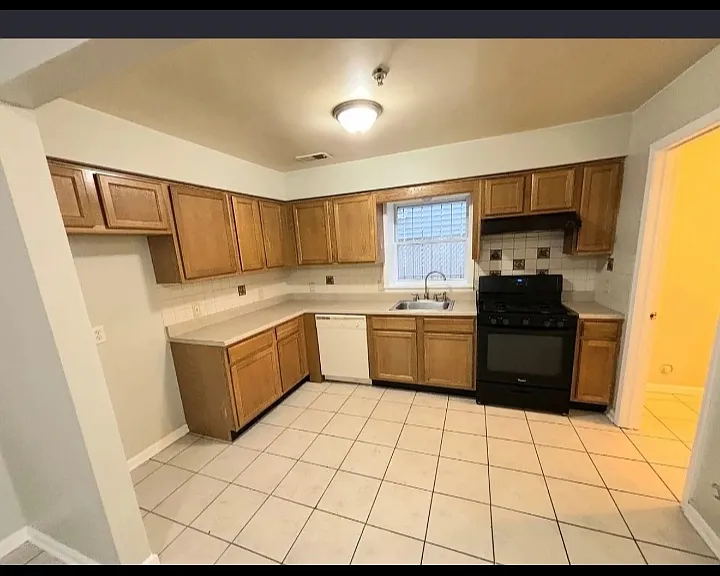 132 Fabyan Pl #L1 — Photo 1