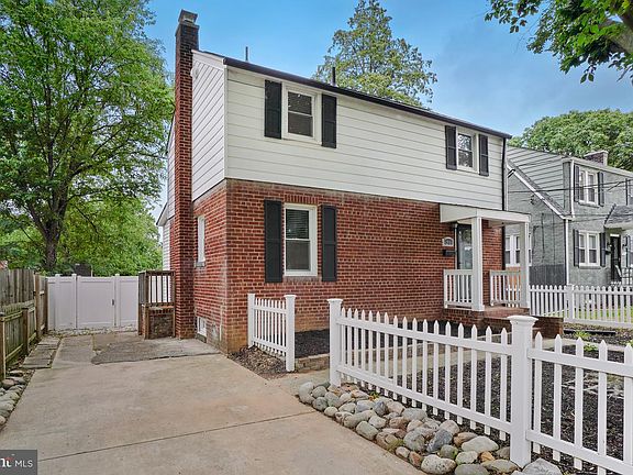 2nd image of 6208 Elmhurst St