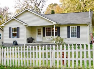 207 Evergreen Dr, Irvine, KY 40336