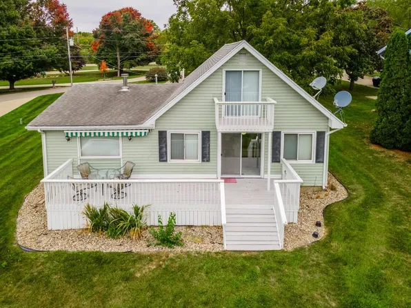 140 Lane 755 Snow Lk, Fremont, IN 46737