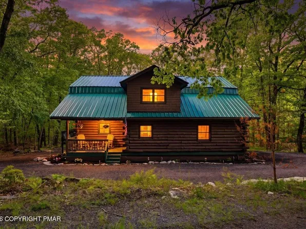 188 Twin Lakes Dr, Shohola, PA 18458