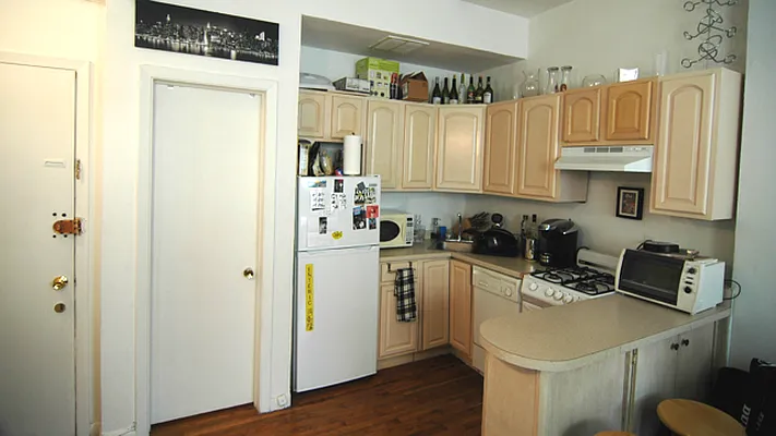 Rented by Apartments by Us | media 16