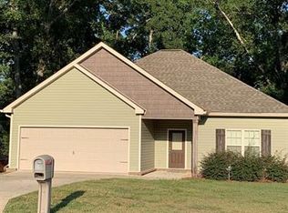 113 Village Ln, Headland, AL 36345