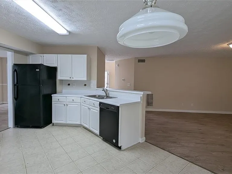 710 Suwanee Lakes Cir — Photo 10