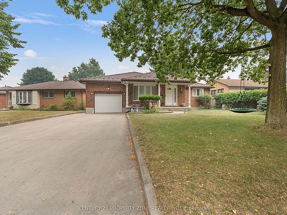 3rd image of 37 Laurentian Dr S