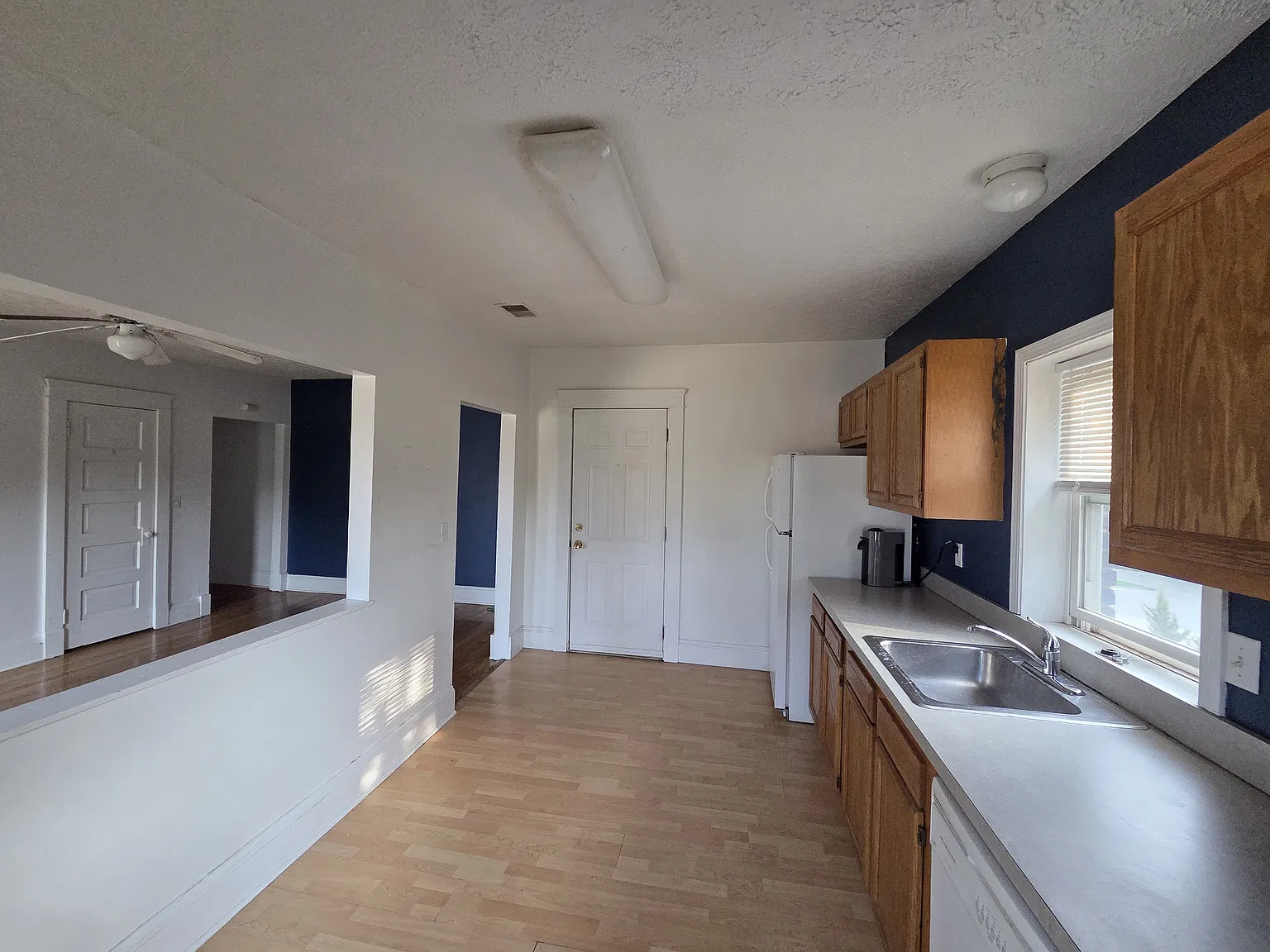 3 bed, 1200 sqft, $1,100 — Photo 3