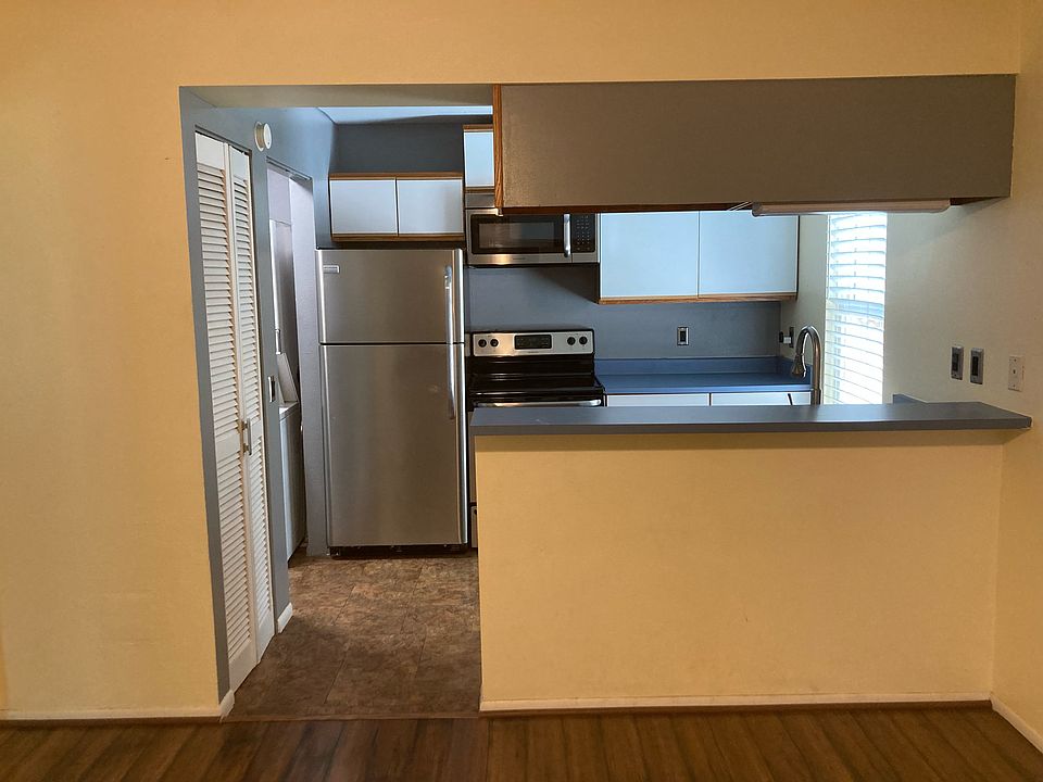 Full Kitchen with, refrigerator, dishwasher, stove, small pantry and plenty of storage