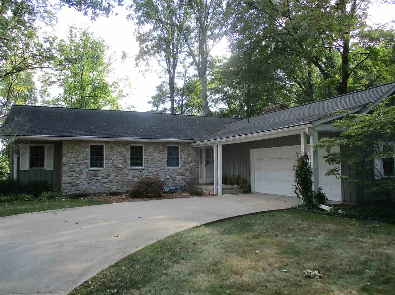 2088 Reppuhn Dr photo 1