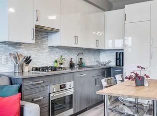 515 NW 4th Ave NE #415, Calgary, AB T2E0J9