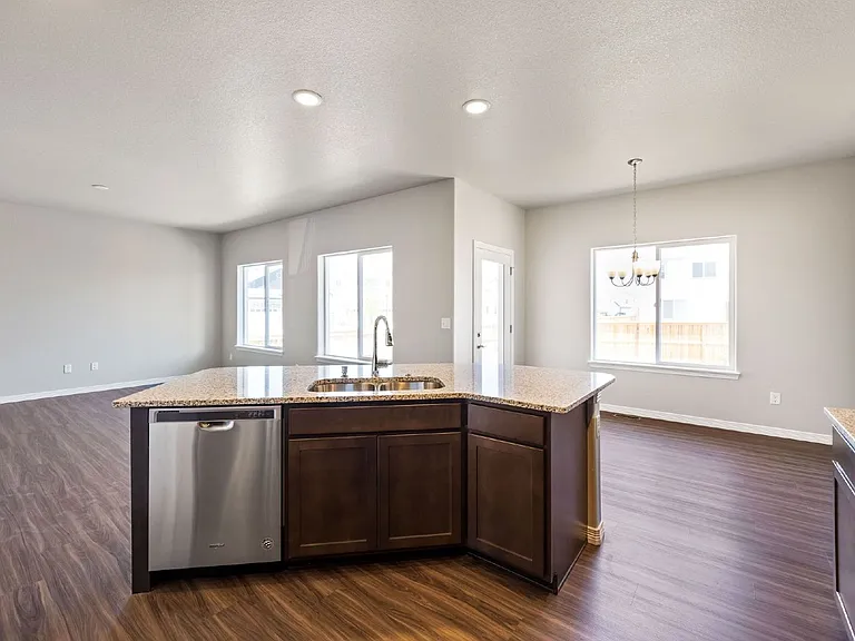 5694 Olathe Ave — Photo 10