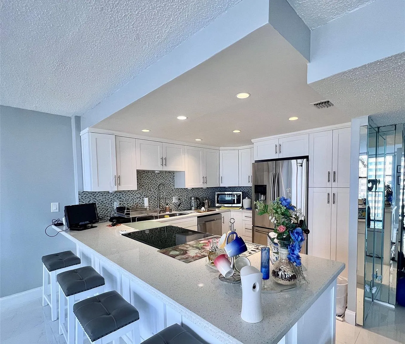 2 bed, 1300 sqft, $3,000 — Photo 1