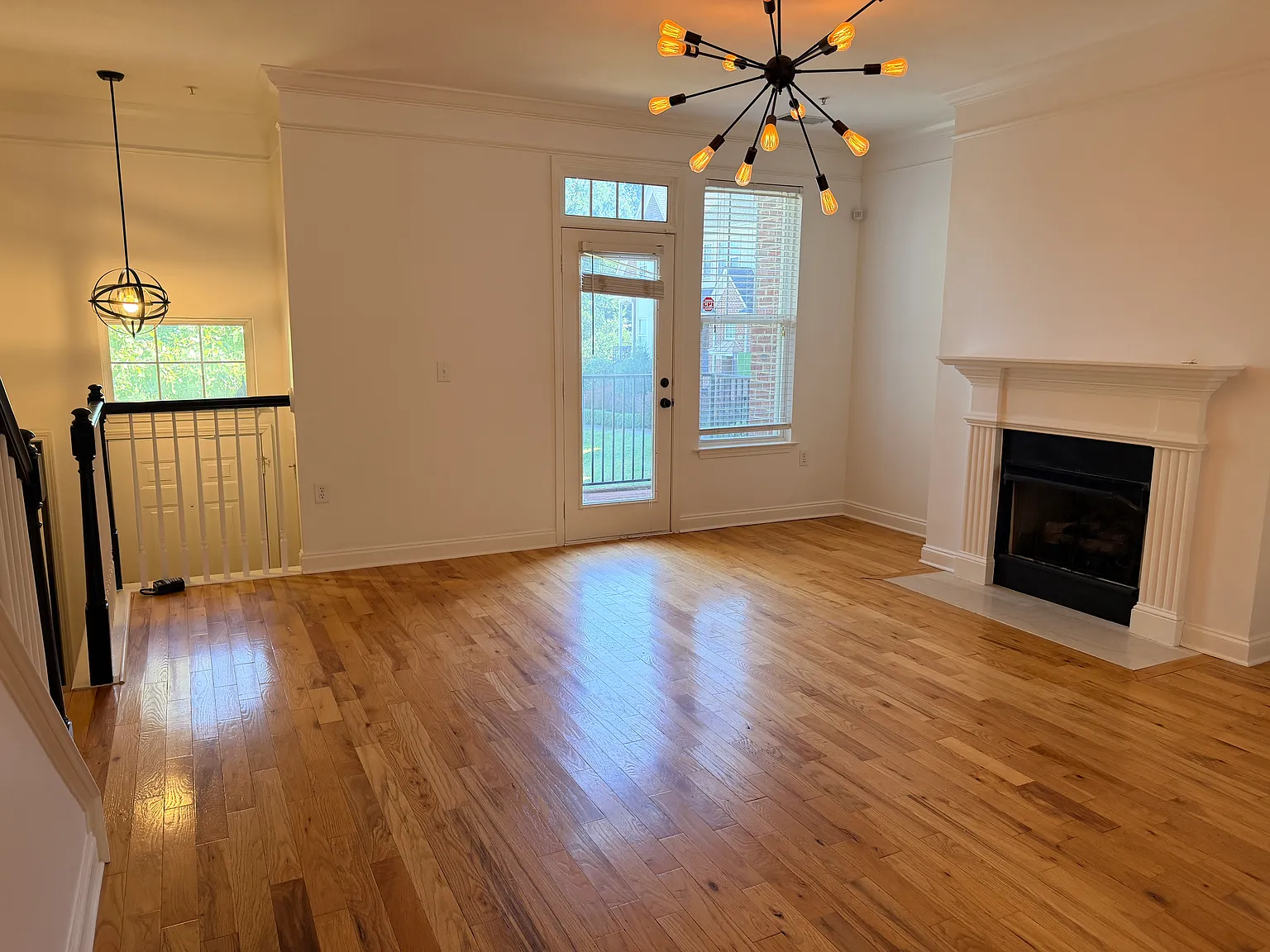 4 bed, 3.5 bath, 1900 sqft, $2,150 — Photo 4