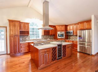 135 N Pinetree Dr, Gloversville, NY 12078