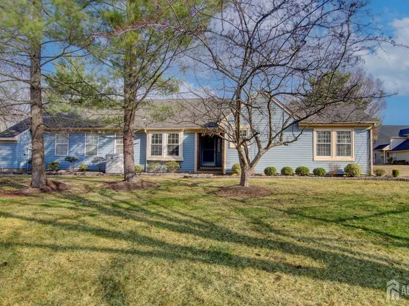 32 Canterbury Dr, Monroe Township, NJ 08831