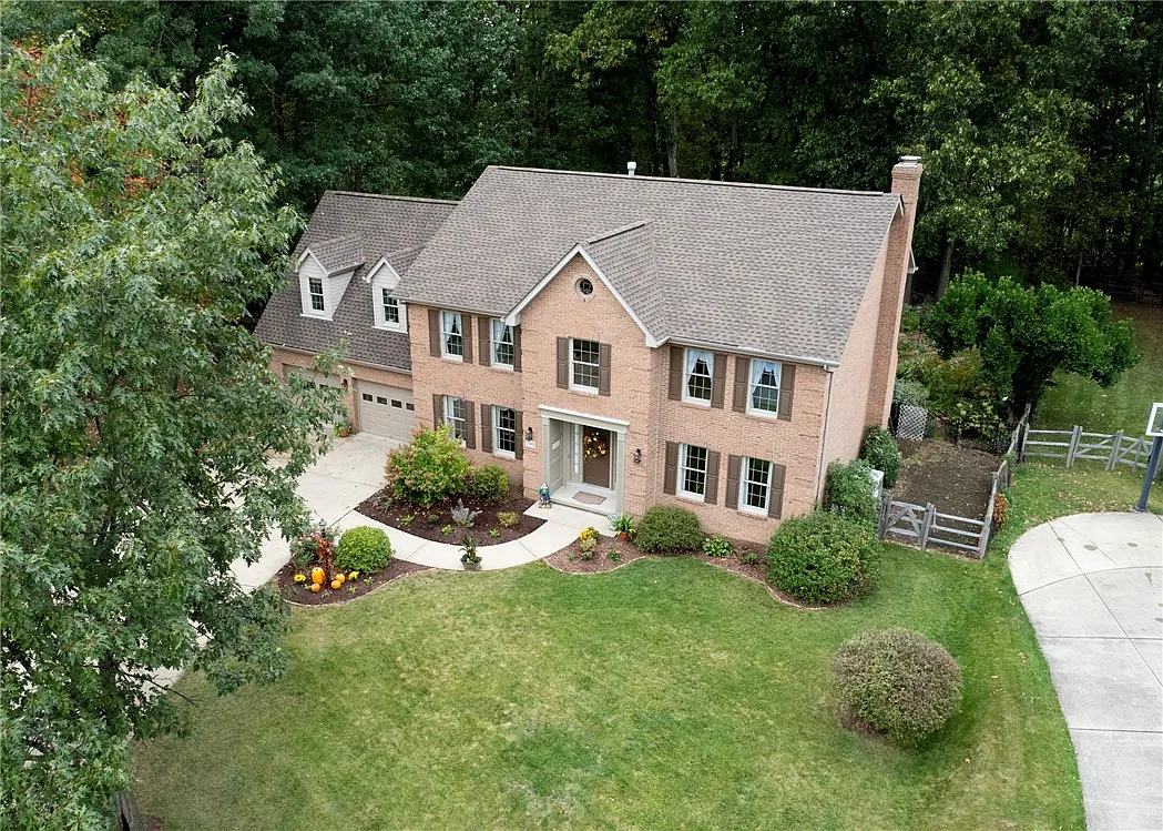 2569 Hillview Ct photo 1