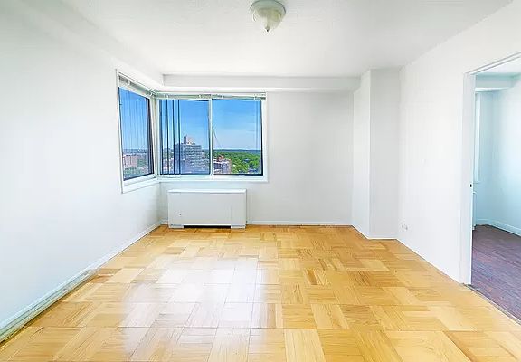 3rd image of 3333 Henry Hudson Pkwy APT 22R
