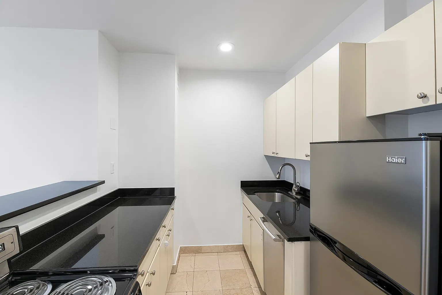 213 East 37th Street — Photo 4