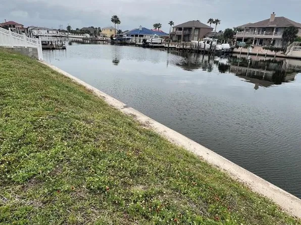 110 Bay Ct, Aransas Pass, TX 78336