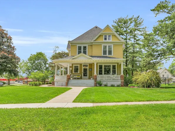 506 N Charter St, Monticello, IL 61856