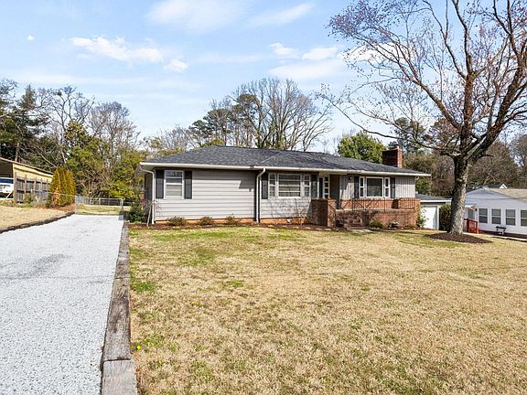 5th image of 109 Elizabeth Dr
