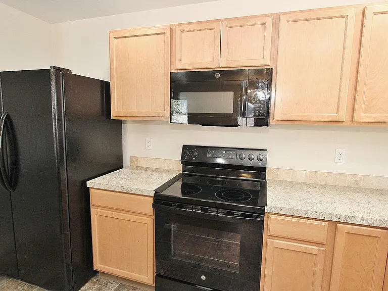 10016 W Littlewood St — Photo 5