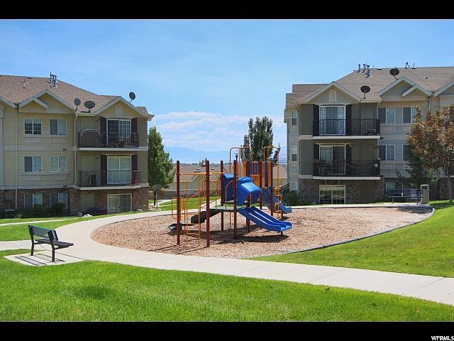2nd image of 2101 N Aurora Way Unit 1