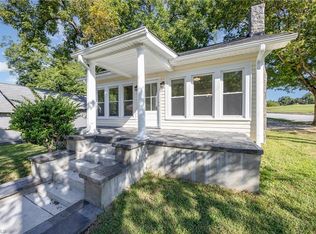 24 E Sunrise Ave, Thomasville, NC 27360