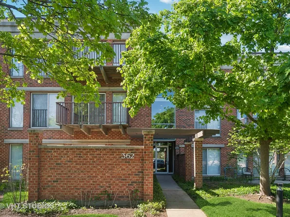 362 Kelburn Rd APT 323, Deerfield, IL 60015