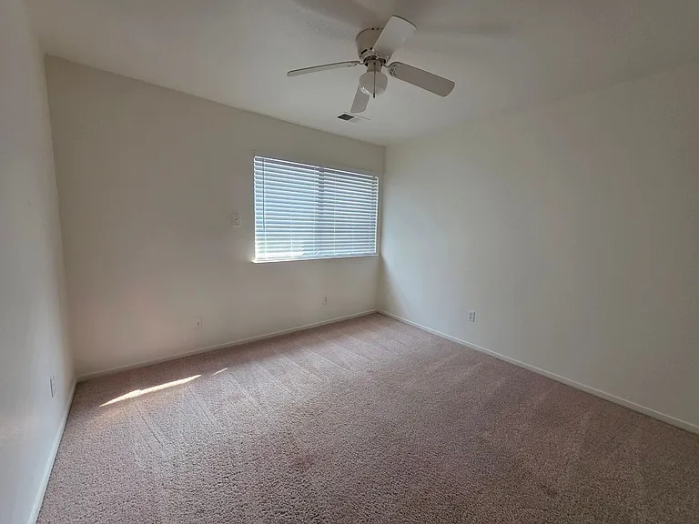 4905 W Hemlock Ave — Photo 8