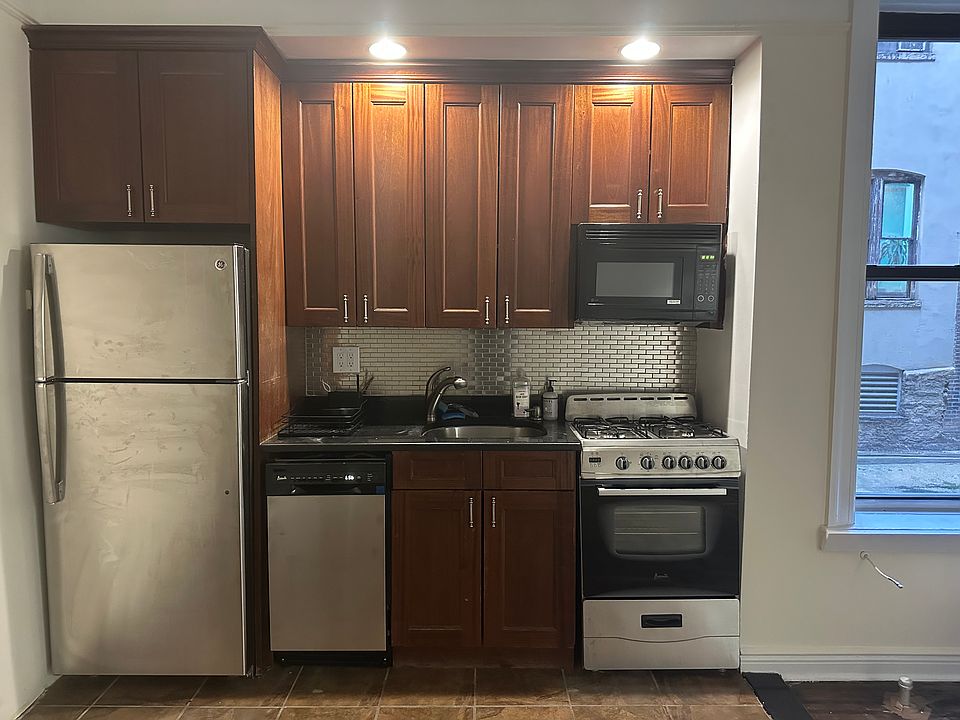 1st image of 414 W 44th St APT 1J