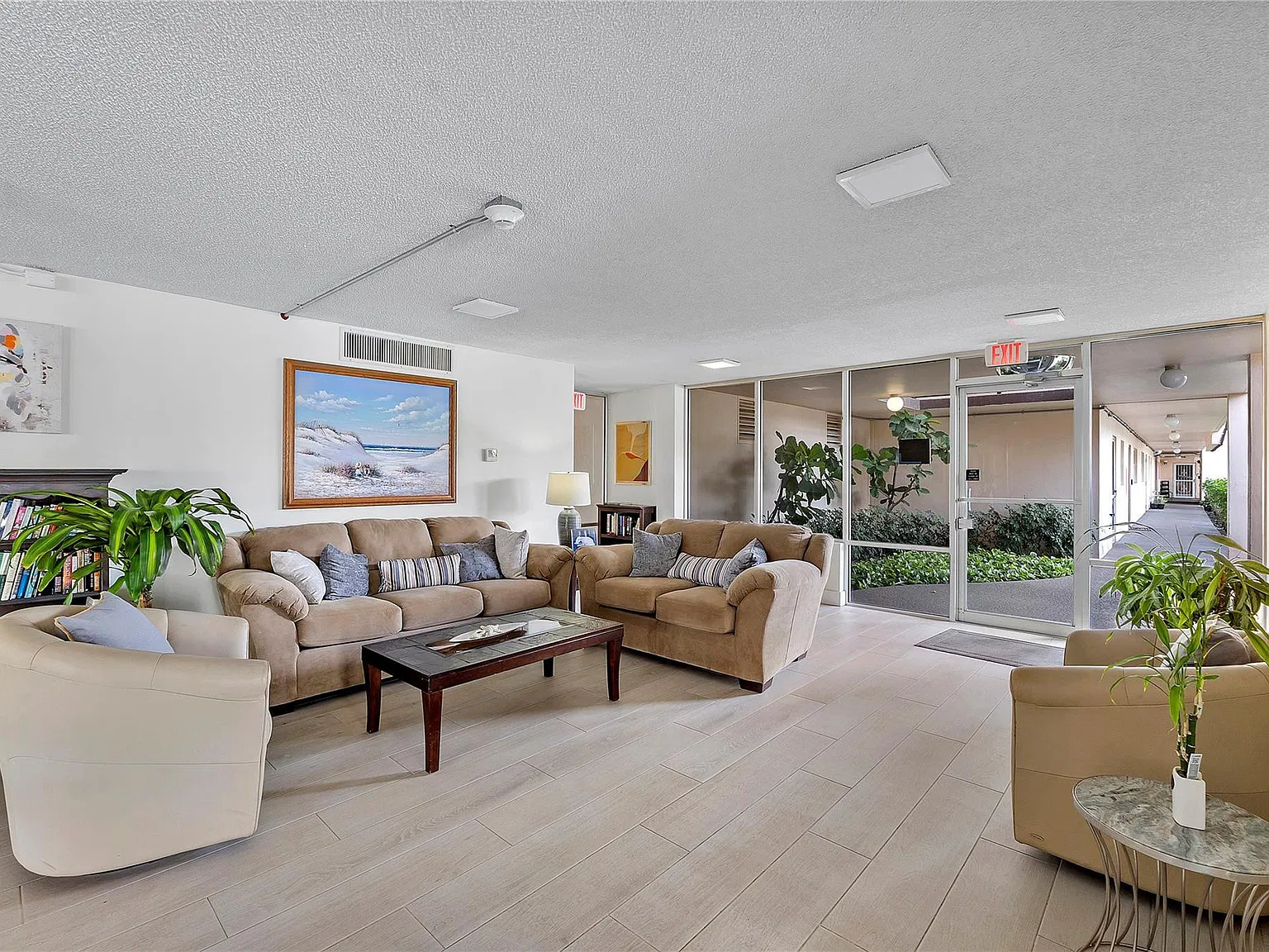 2 bed, 2.0 bath, 1300 sqft, $3,000 — Photo 2