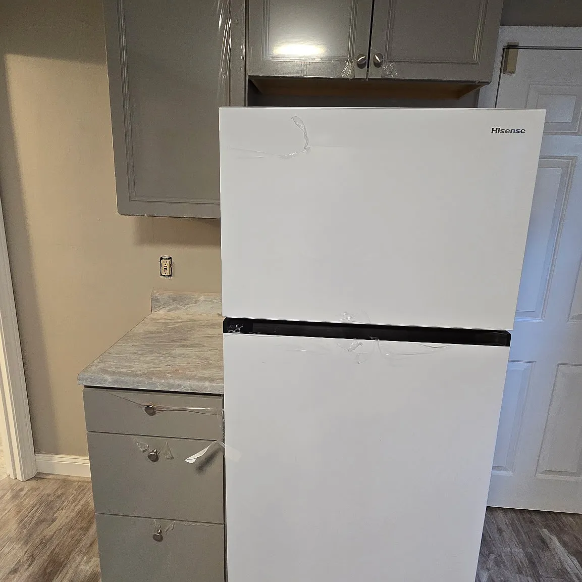3 bed, 900 sqft, $2,400 — Photo 3