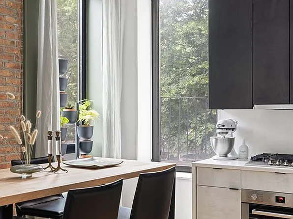 315 S 5th St APT 2, Brooklyn, NY 11211