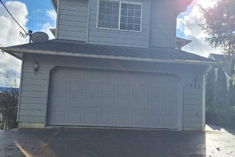 1st image of 1821 W 8th St