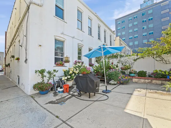 2154 60th Street image 5 of 29