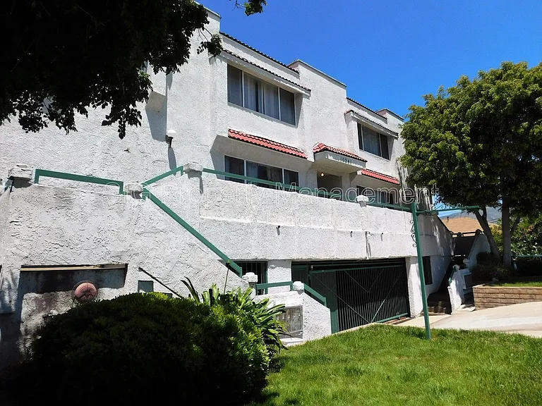 10241 Commerce Ave #5 — Photo 11