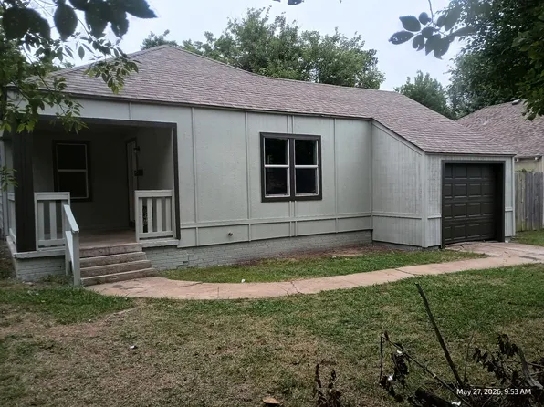 204 W Lockheed Dr, Midwest City, OK 73110