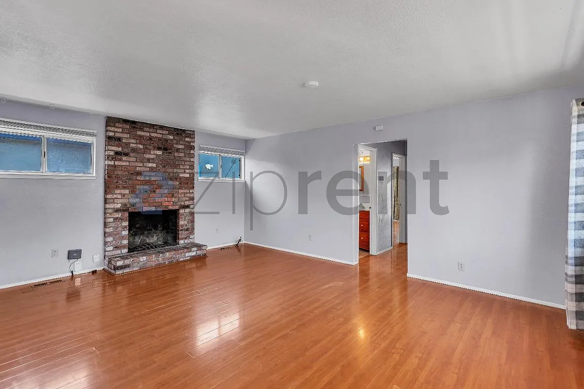 2 bed, 915 sqft, $2,500 — Photo 3