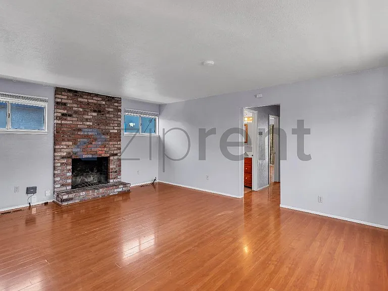 2121 Esmond Ave — Photo 3