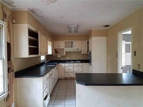 4th image of 754 Ashwood Dr E