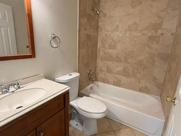 1746 Countrywood Ct — Photo 2