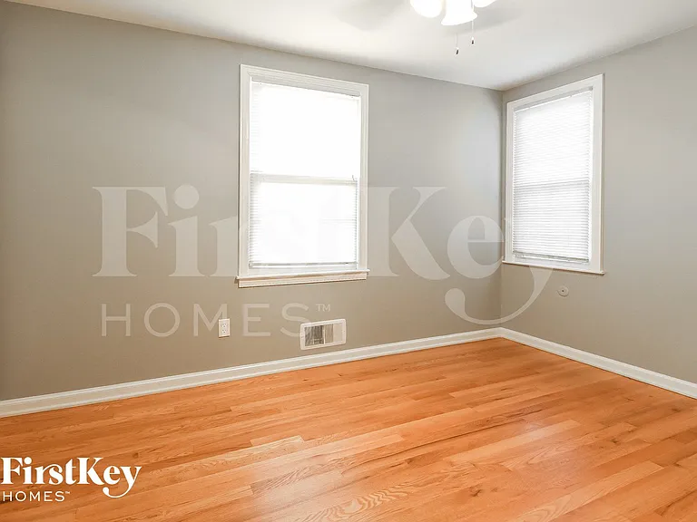 9648 Roe Ave — Photo 10