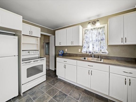 4th image of 537 Woodford Ave