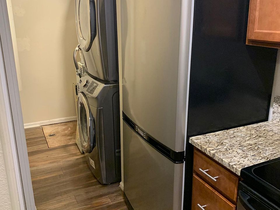 Full-size washer/dryer and refrigerator