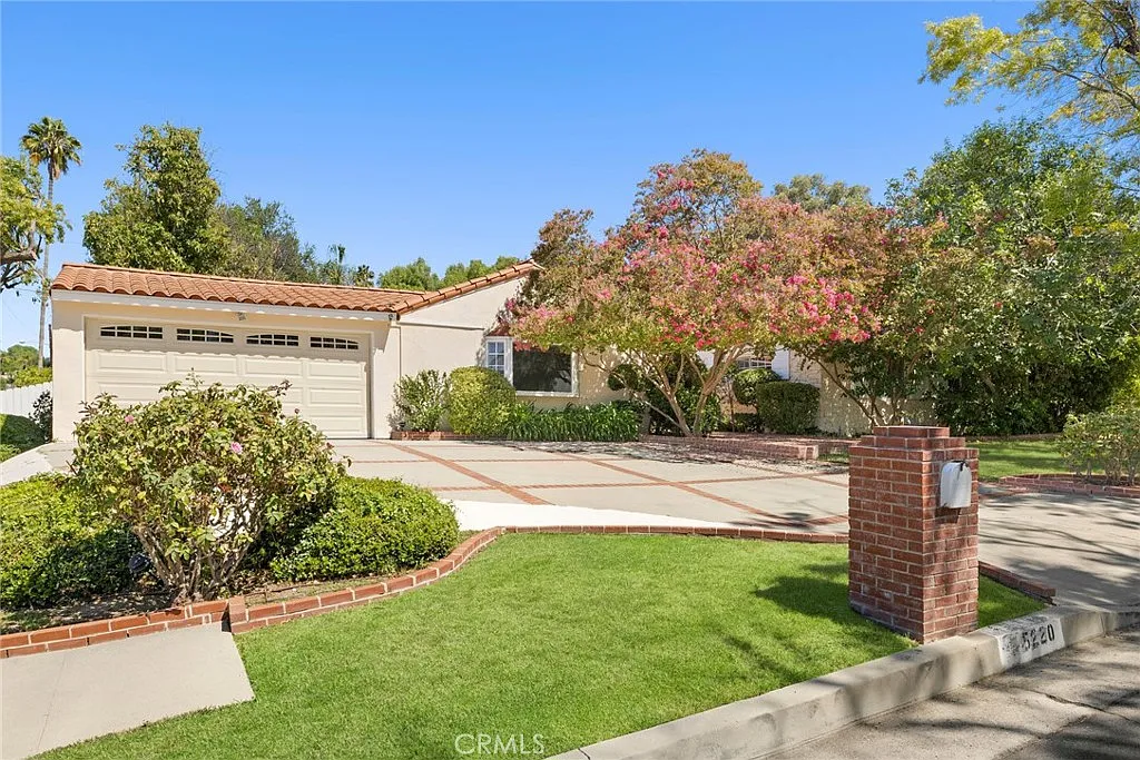 6 bed, 4309 sqft, $10,000 — Photo 2