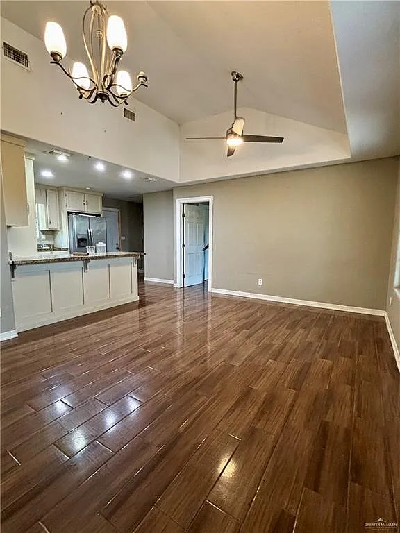 3 bed, 2.0 bath, 1176 sqft, $1,400 — Photo 3